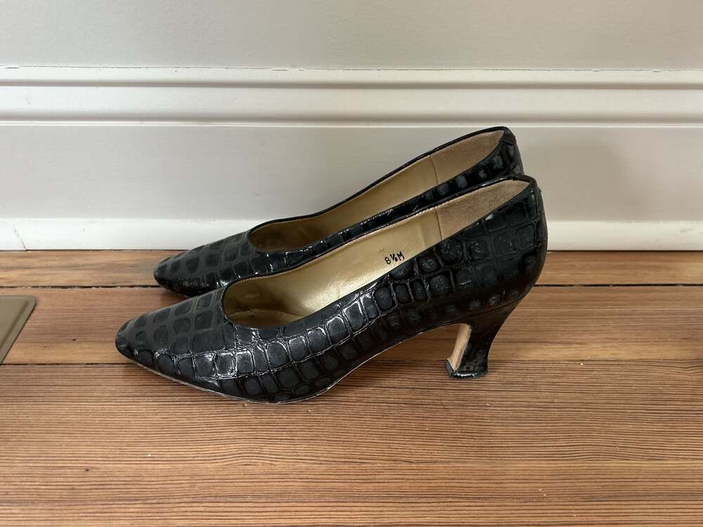 Bandolino vtg Black Patent Crocodile Embossed Leather Pumps 8.5M Made in Spain